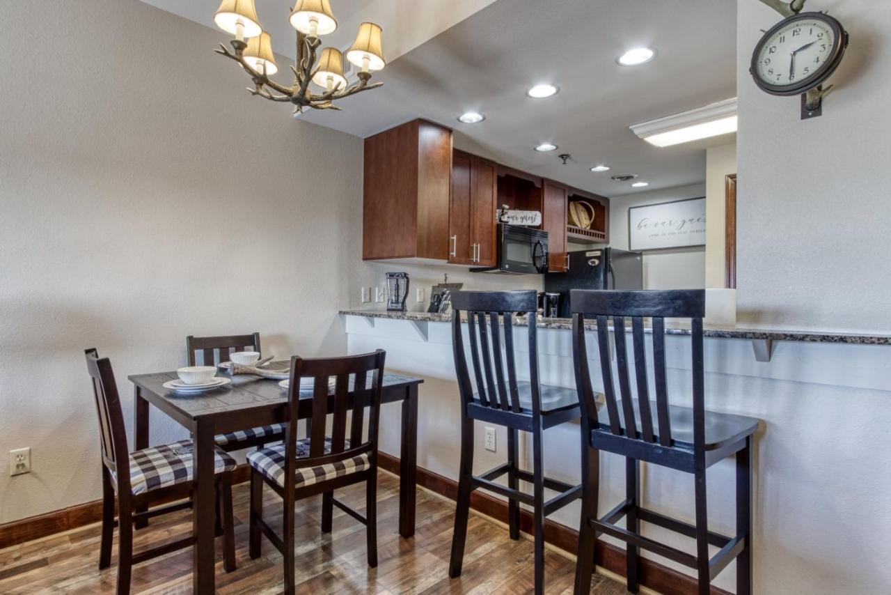 Gorgeous 2Bd 2Bth Condo With Mountain Views Pool Hot Tub Game Room Close To Parkway Pigeon Forge Exterior foto