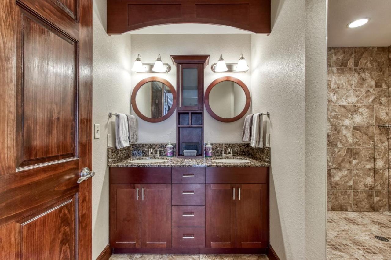 Gorgeous 2Bd 2Bth Condo With Mountain Views Pool Hot Tub Game Room Close To Parkway Pigeon Forge Exterior foto